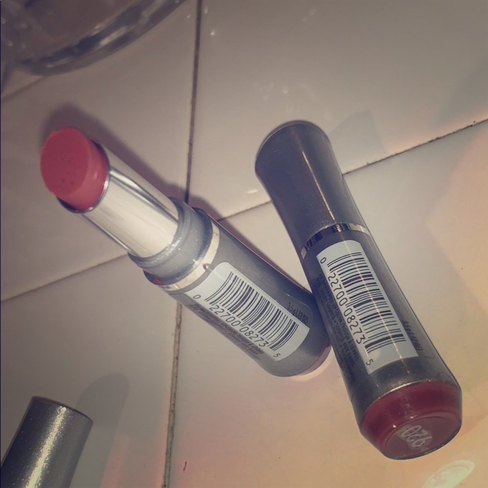 CoverGirl Incrediful #bERRy sOuFFlE ((920)) x1